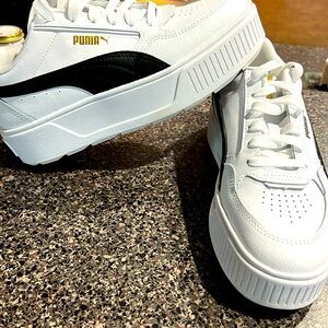 Puma 7.5 leather platform tennis shoes. Only worn once.